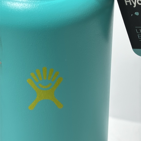 Hydro Flask LIMITED EDITION 40 oz. Hawaii Water Bottle in Mint - Picture 10 of 11